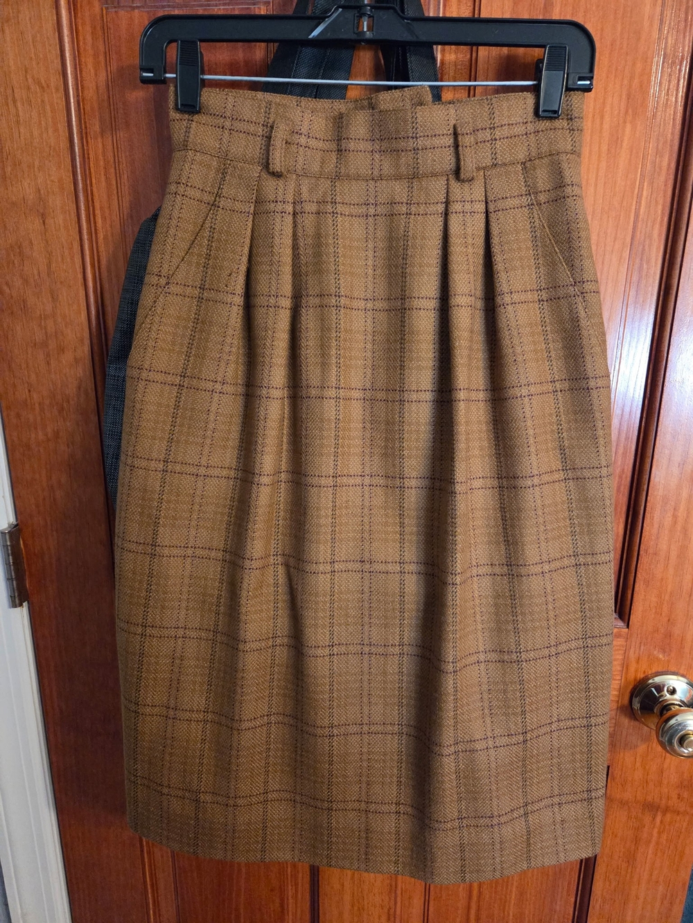 Classic Jones New York Camel Plaid Pleated Wool Skirt
